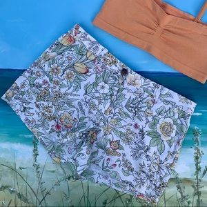 Khakis by Gap Shorts Women’s Size 4